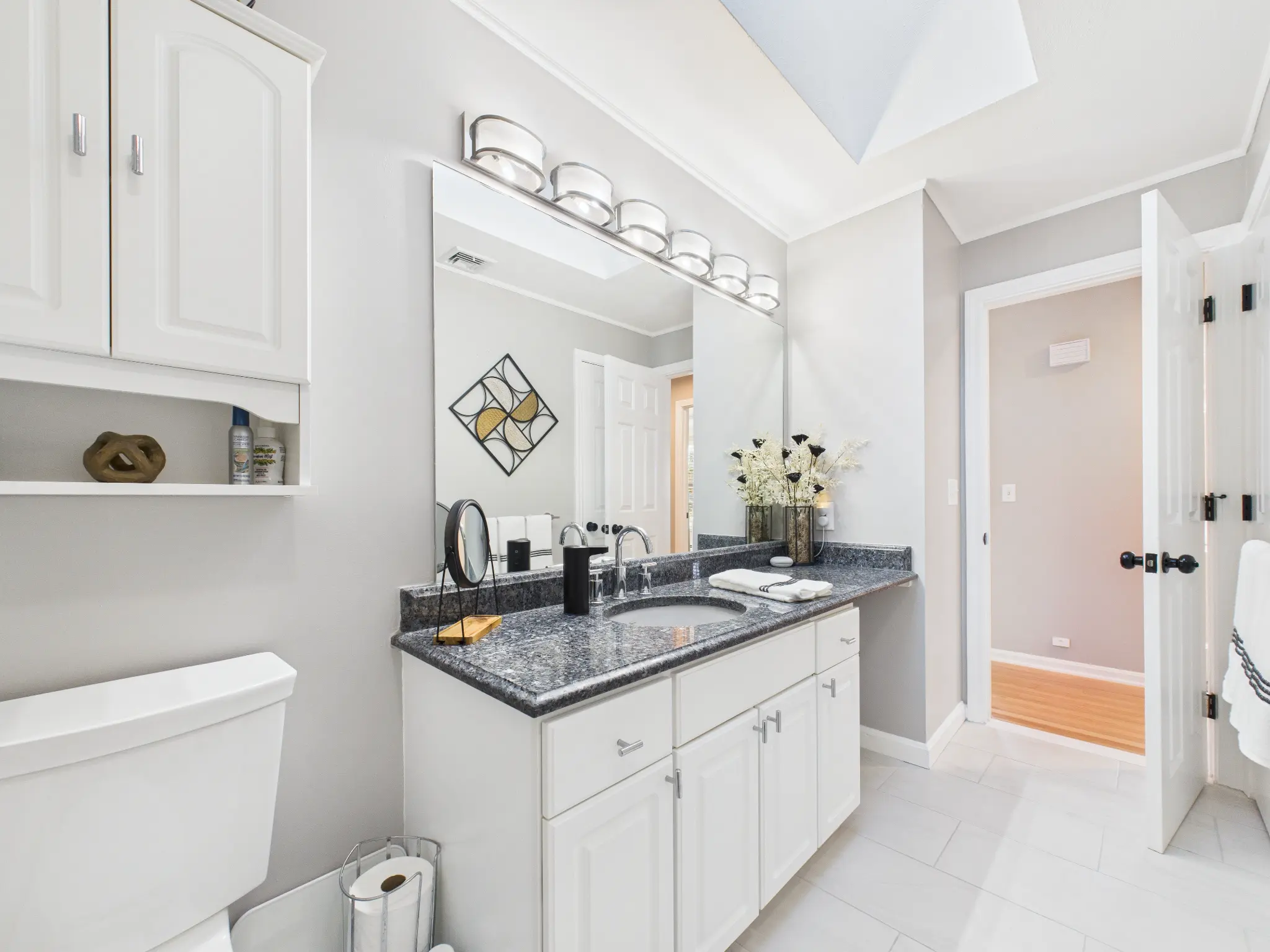 Bathroom HDR real estate photography sample